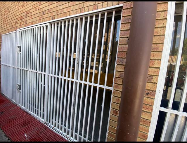145M² BUILDING TO LET IN RUSTENBURG CENTRAL